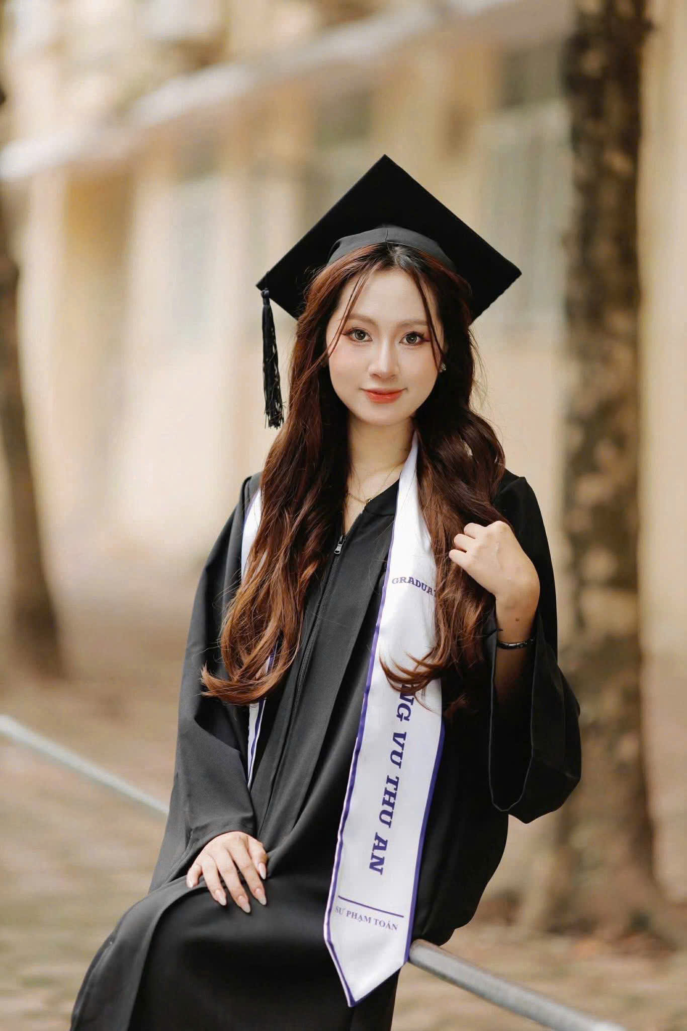 Cho thuê áo cử nhân đẹp uy tín